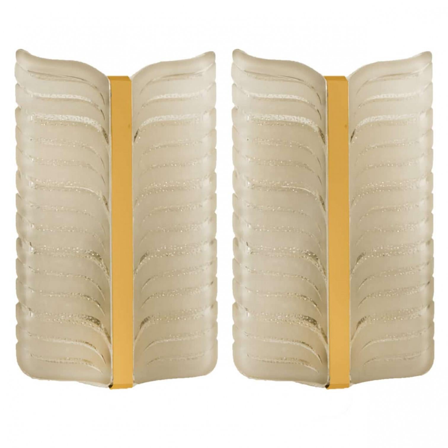 1 delle 4 applique Kalmar in vetro smerigliato e foglie d'ottone, anni '60 in vendita 1