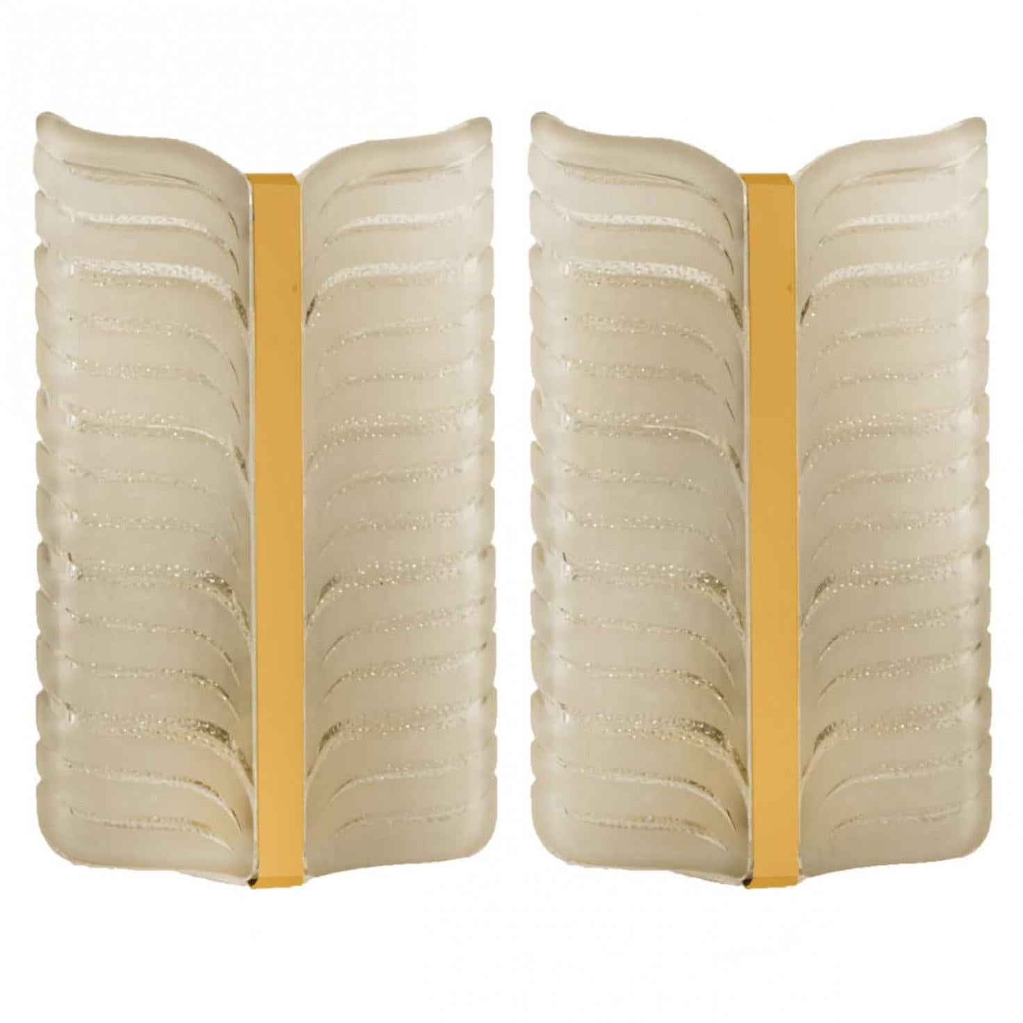 1 delle 4 applique Kalmar in vetro smerigliato e foglie d'ottone, anni '60 in vendita 1