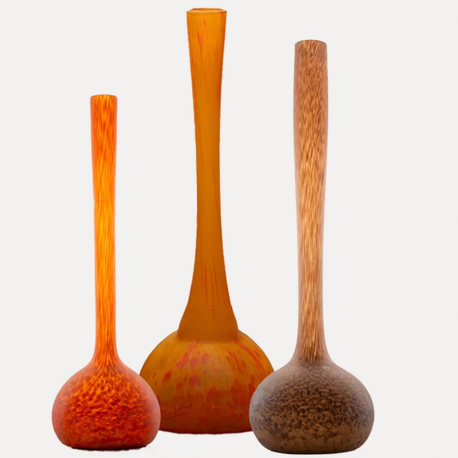 Francese 1 dei 4 grandi vasi Soliflores di Daum, Pâte de Verre arancione, Francia in vendita