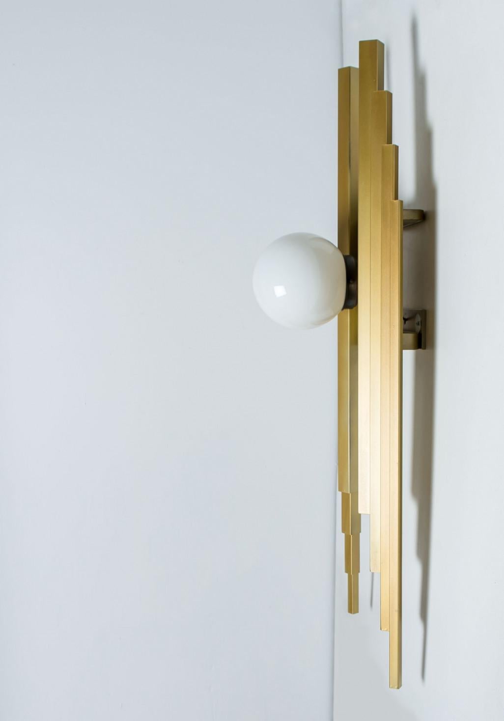 Beautiful pipe organ-shaped wall light. Each wall light consists of brass pipes, which are held with brass screws on a brass frame. The clear bulb creates beautiful warm light partition upwards and on the side of the wall.

Good cleaning respecting