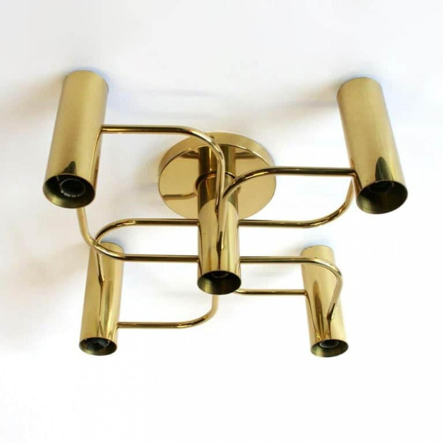 1 der 4 skulpturalen Leola-Decken- oder Wandleuchten aus Messing mit 5 Lichtern aus Messing, 1970er Jahre (Moderne der Mitte des Jahrhunderts) im Angebot