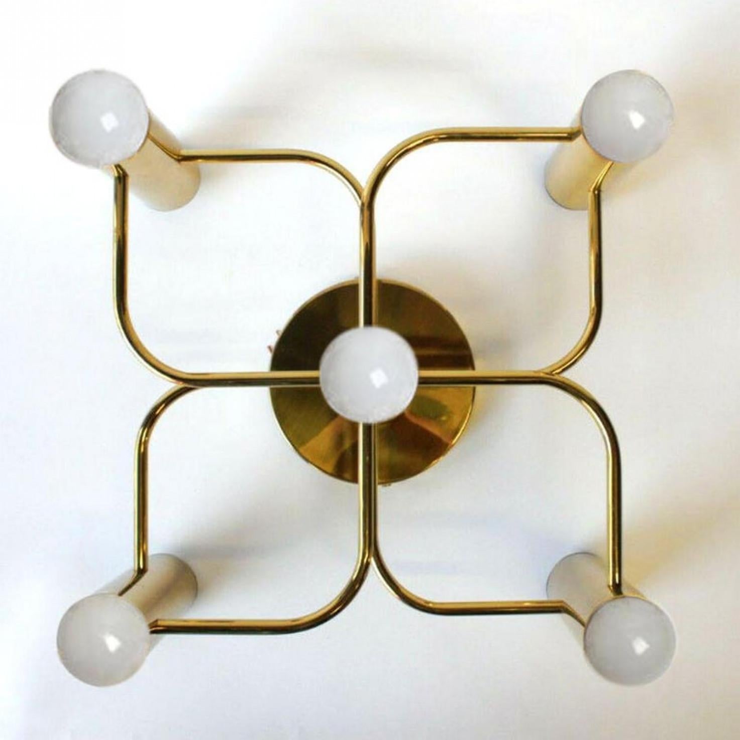 1 of the 4 Leola Sculptural Brass 5-Light Ceiling or Wall Flush Mount, 1970s In Good Condition In Rijssen, NL