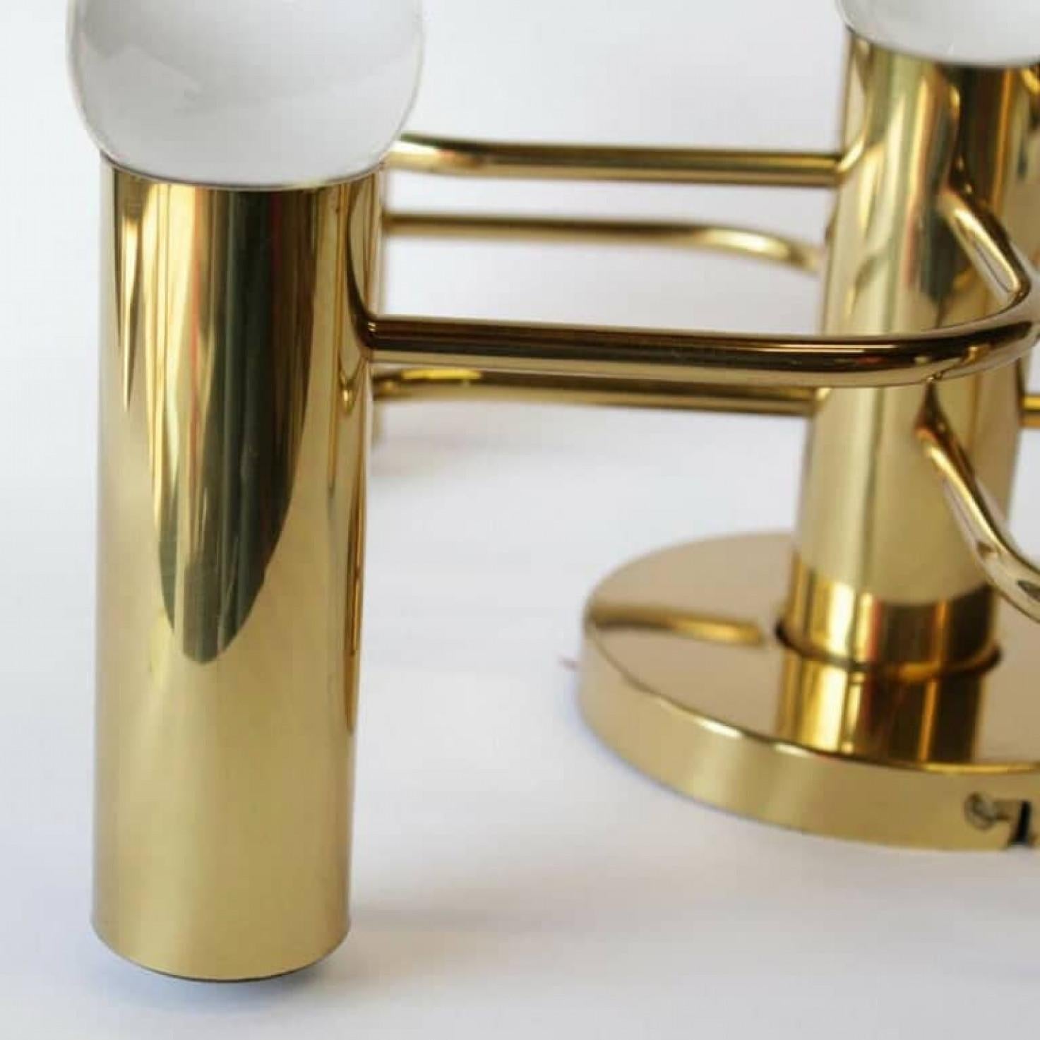 1 der 4 skulpturalen Leola-Decken- oder Wandleuchten aus Messing mit 5 Lichtern aus Messing, 1970er Jahre im Zustand „Gut“ im Angebot in Rijssen, NL