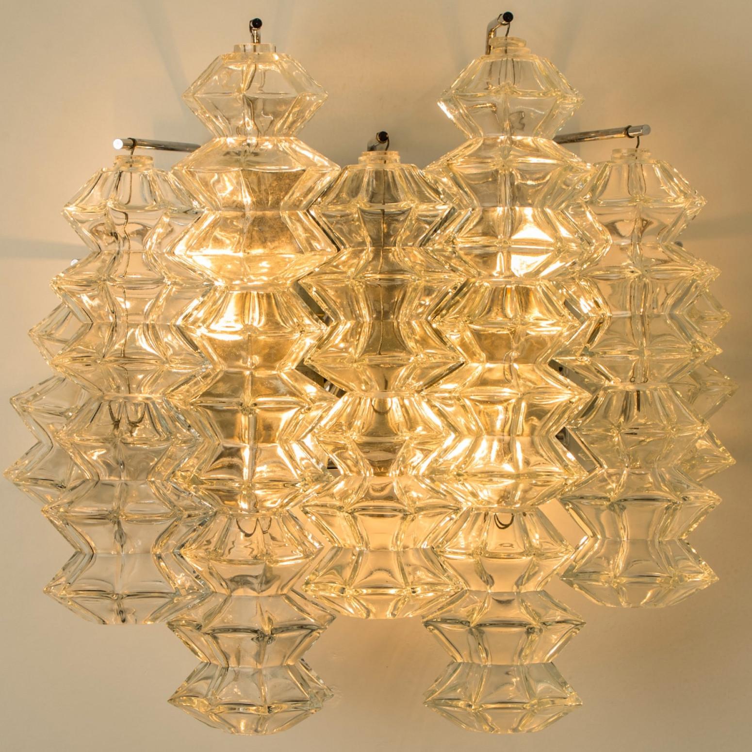 1 des 4 appliques Pagoda en chrome et verre par Kalmar, Vienne 1969 en vente 2