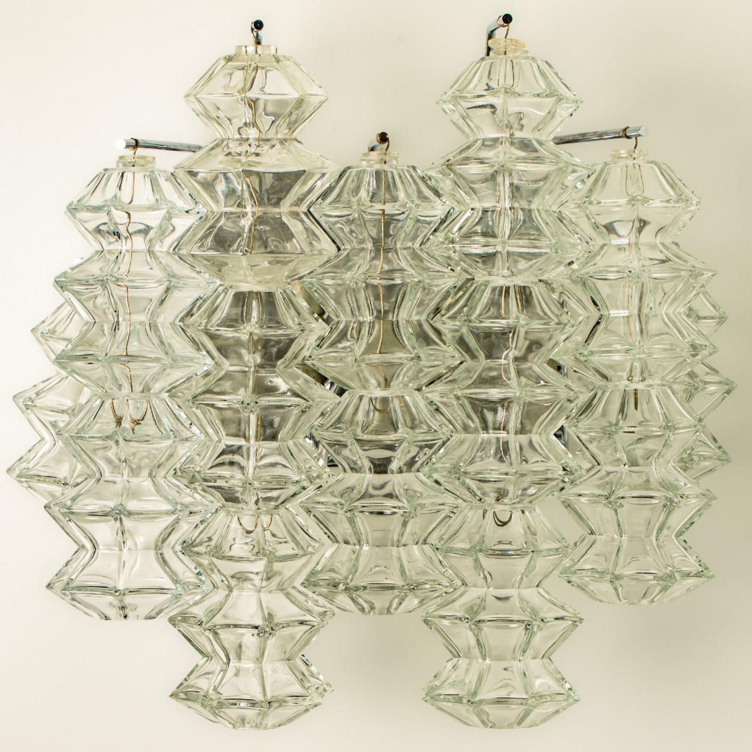 1 des 4 appliques Pagoda en chrome et verre par Kalmar, Vienne 1969 en vente 3
