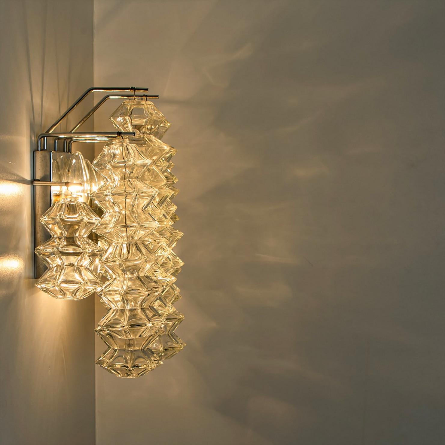 1 of the 4 Pagoda Chrome and Glass Sconces Wall Lights by Kalmar, Vienna 1969 In Good Condition For Sale In Rijssen, NL