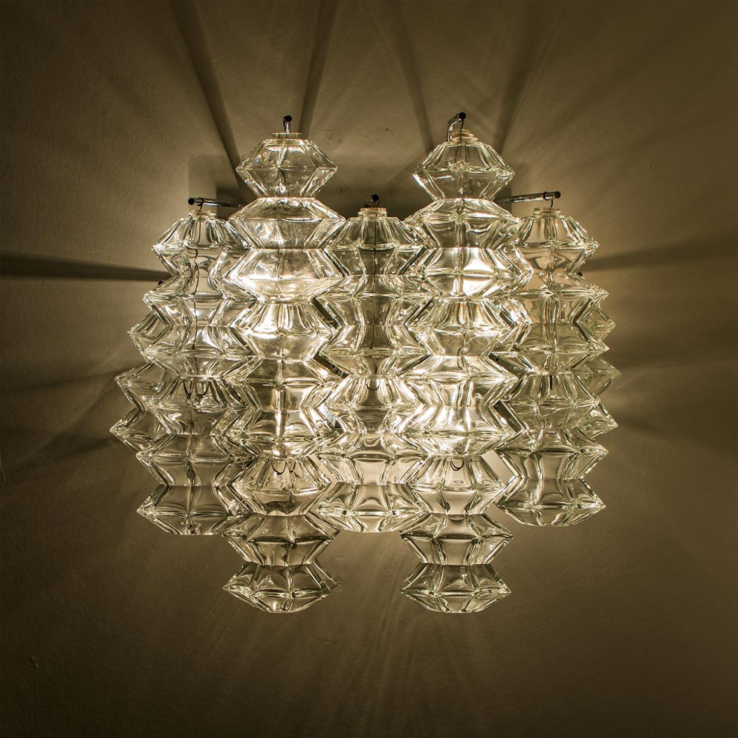 1 of the 4 Pagoda Chrome and Glass Sconces Wall Lights by Kalmar, Vienna 1969 en venta 1