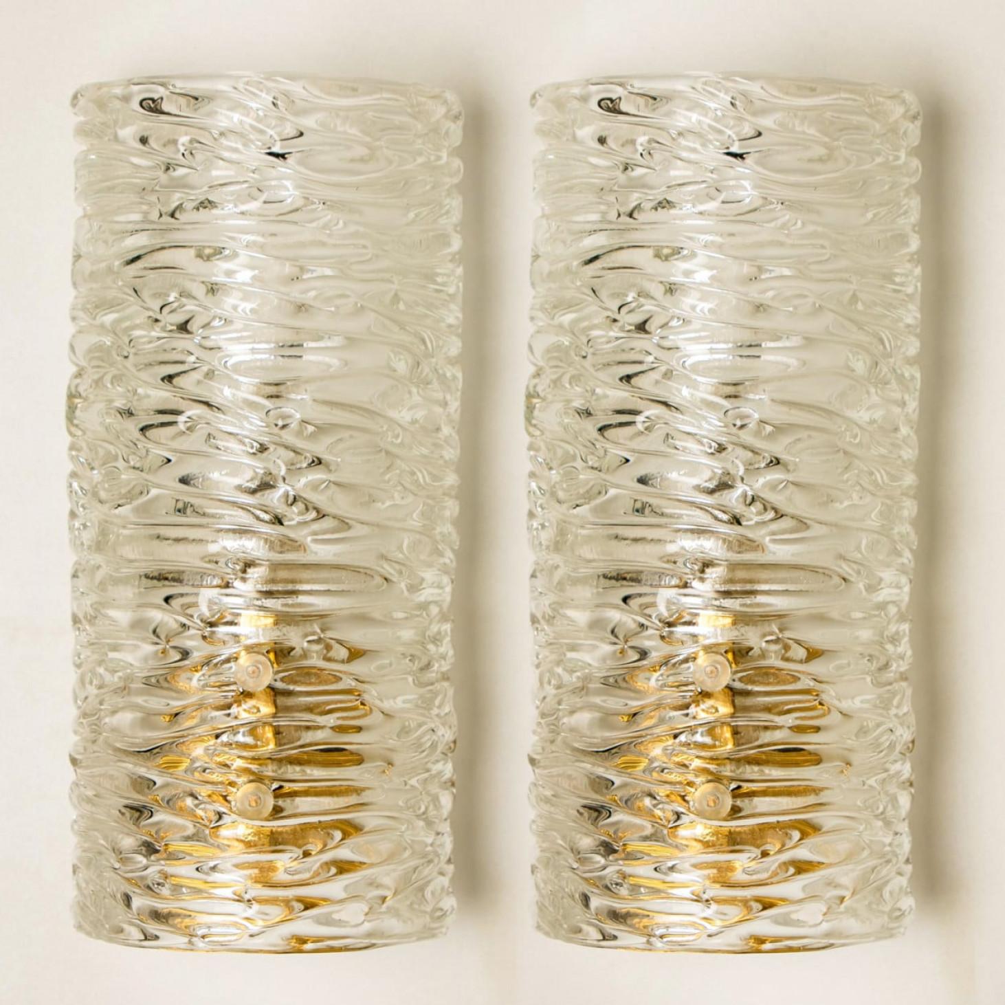 1 der 4 Paar handgefertigte Messing- und Glas-Wandleuchten oder -Wandleuchter von J.T. Kalmar (Sonstiges) im Angebot