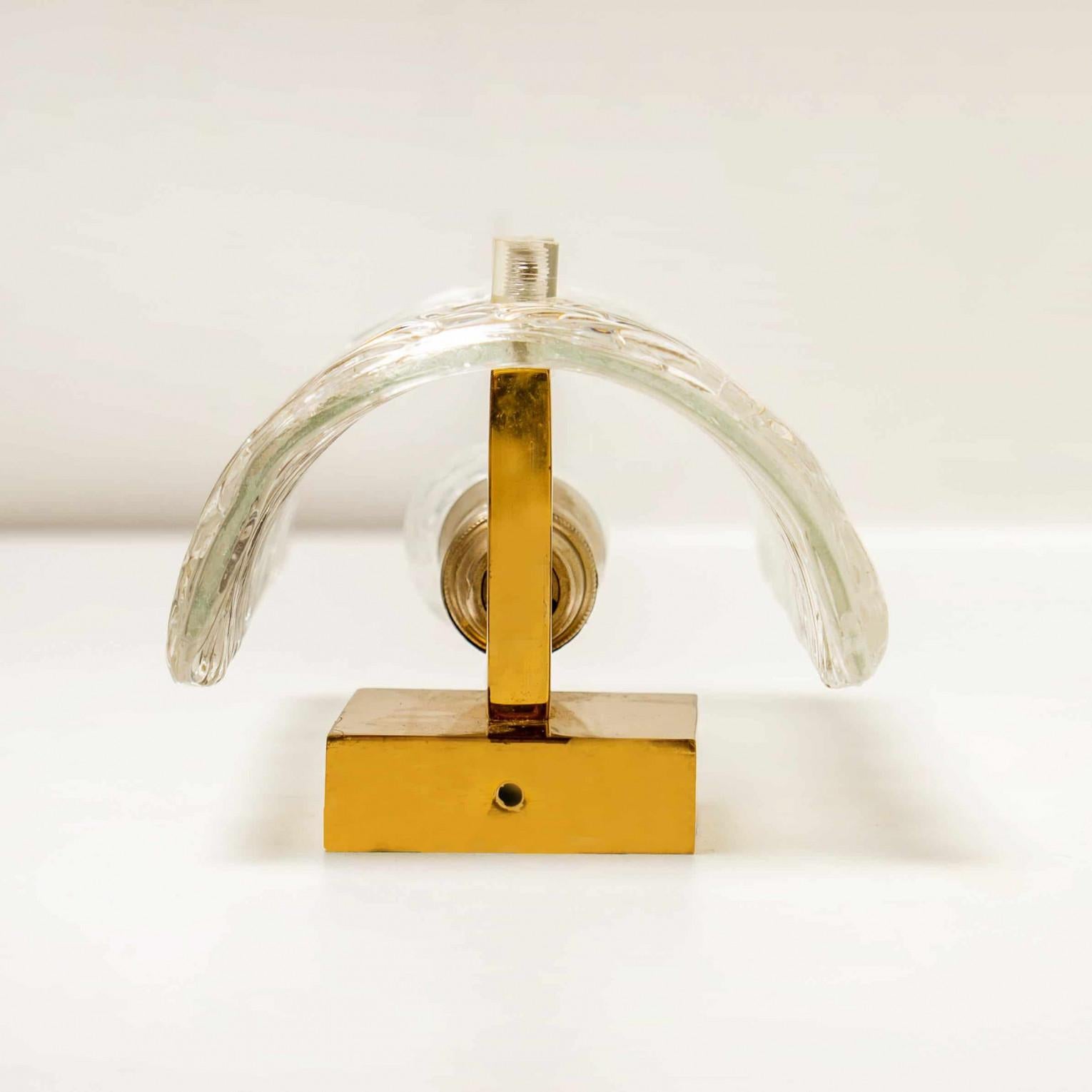 1 der 4 Paar handgefertigte Messing- und Glas-Wandleuchten oder -Wandleuchter von J.T. Kalmar im Zustand „Gut“ im Angebot in Rijssen, NL