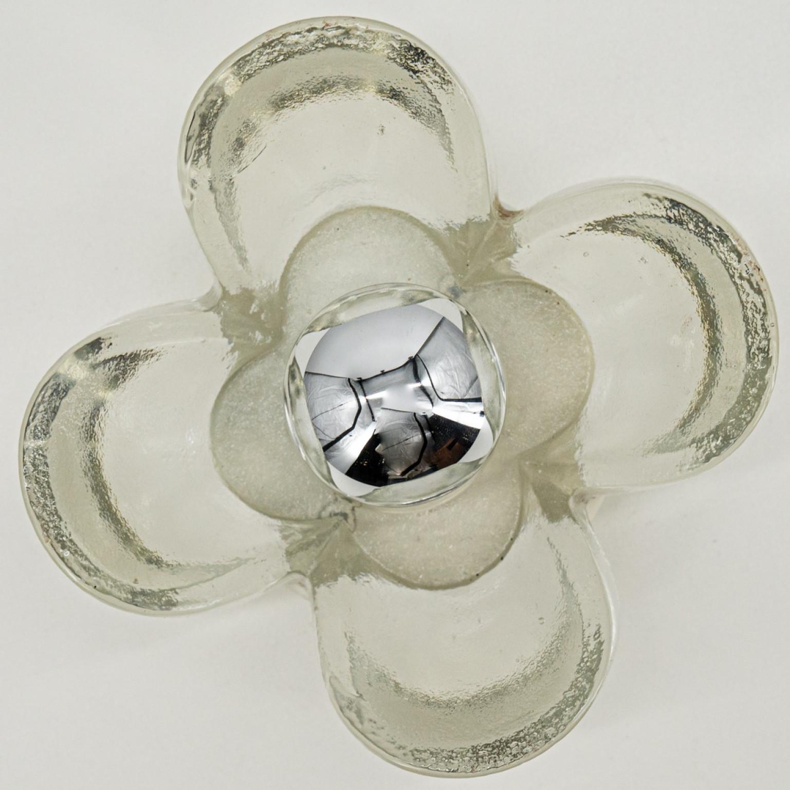 1 der 4 Paare von  Bubble Glass Wall Lights Flush Mounts Deutschland, 1970 (Metall) im Angebot