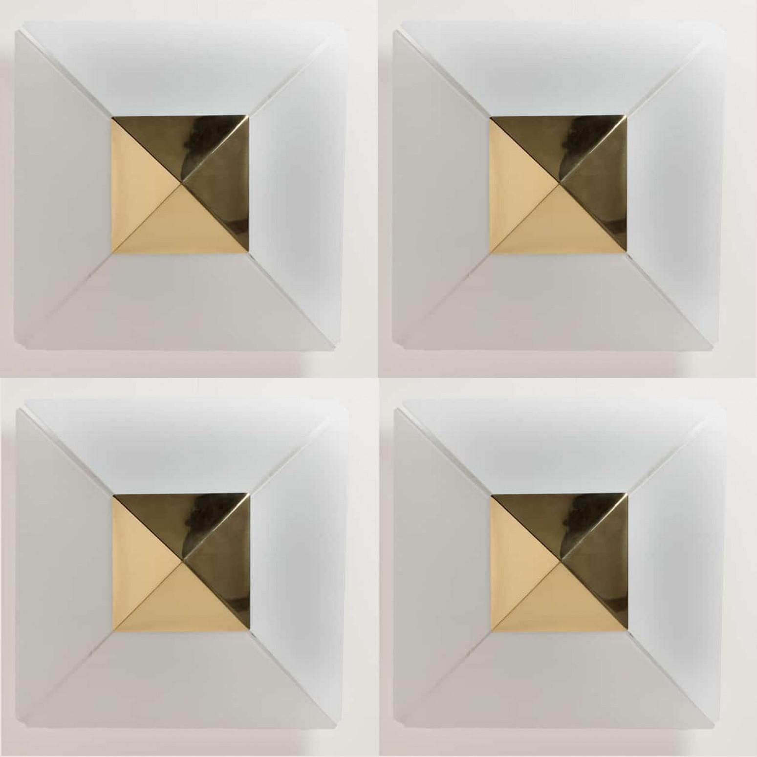 1 des 4 montures encastrées en forme de pyramide de J.T.Kalmar, 1970 en vente 3