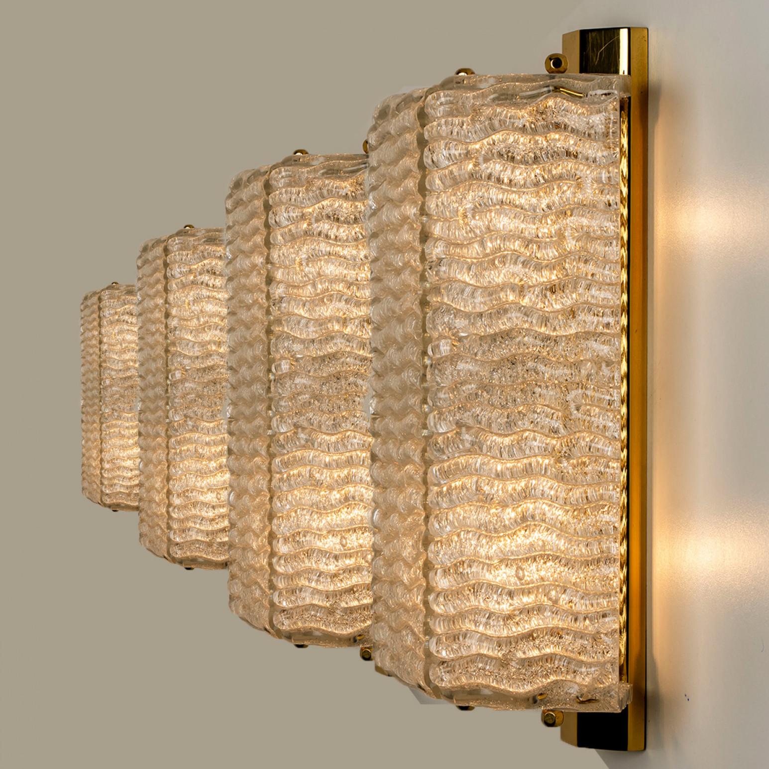 Mid-Century moderno 1 delle 4 applique in vetro testurizzato di Kaiser Leuchten in vendita