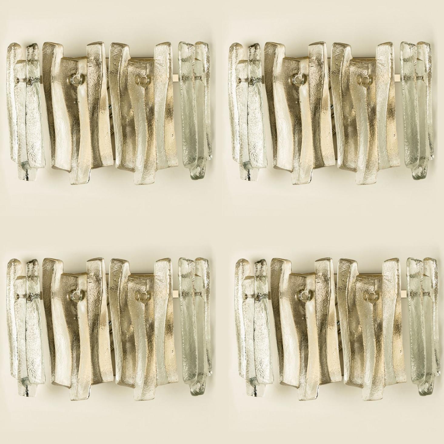 1 de los 4 Apliques Cromados de Cristal Hielo Texturado  Kalmar, 1970 Austríaco en venta