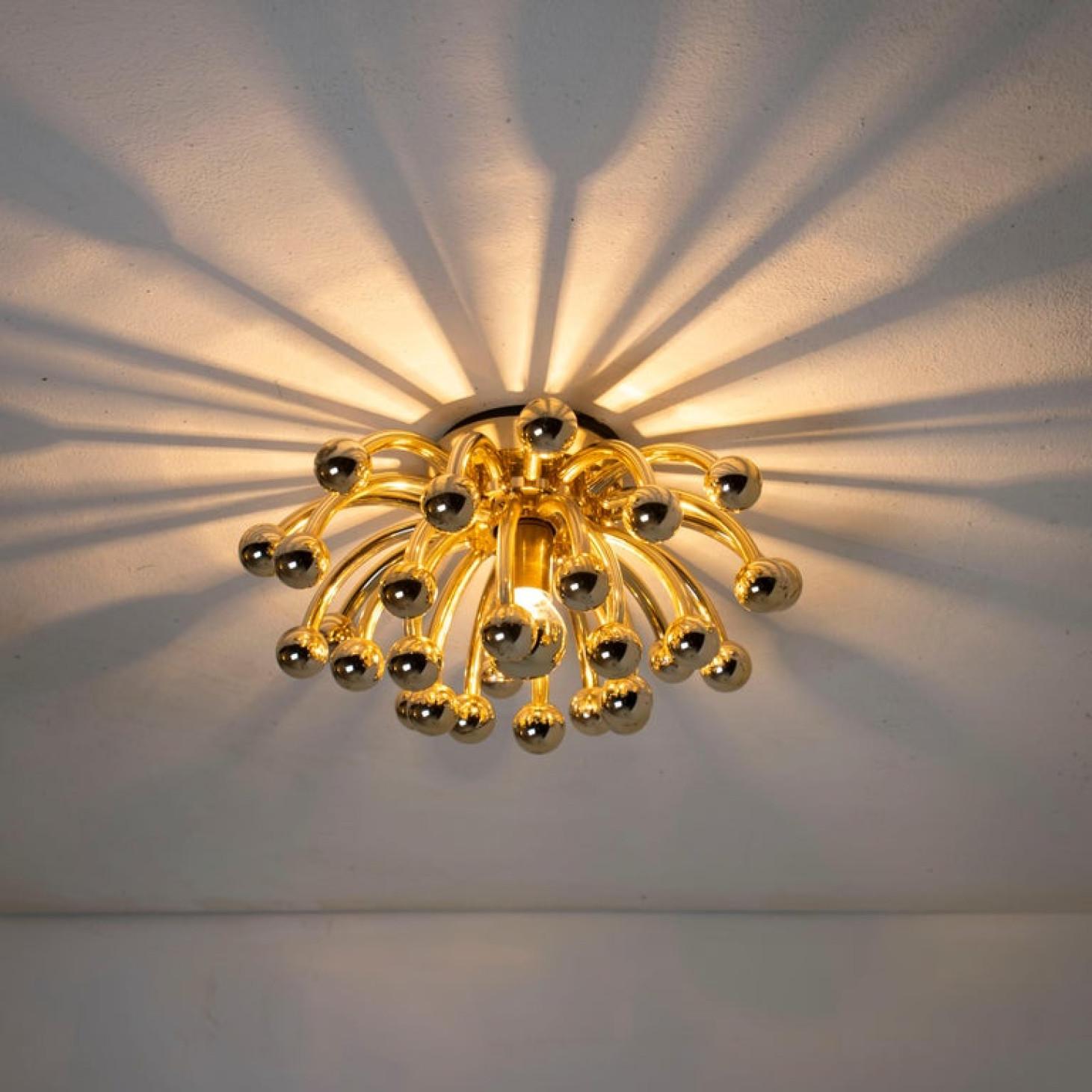 1 of the 4 Valenti Luce Pistillino Wall Lights, Italy, 1970 For Sale 2
