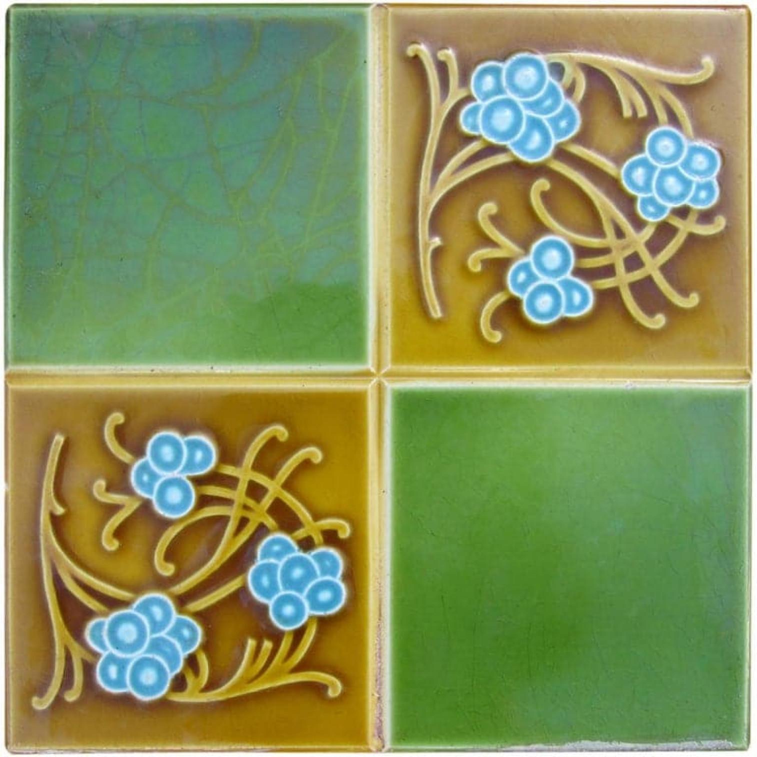 Belge 1 des 40 carreaux en relief glacés Art déco de Gilliot Frères, Hemiksem, vers 1920 en vente