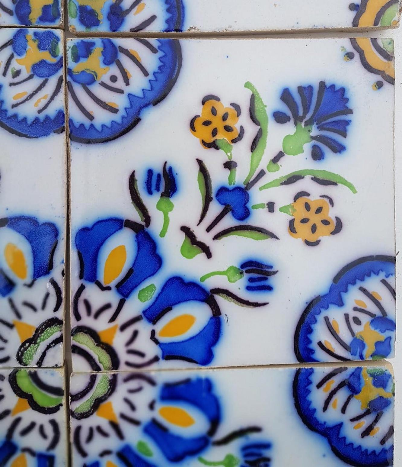 Glazed 1 of the 410 Handmade Antique Ceramic Tiles by Devres, France, 1910s For Sale