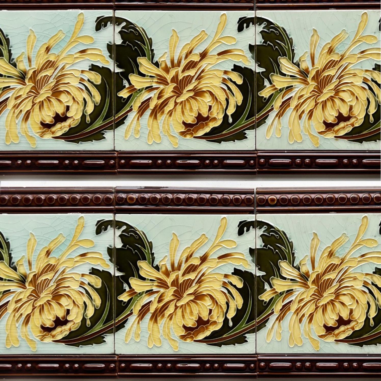 Smaltato 1 delle 42 piastrelle Art Nouveau, opera di Gilliot Hemiksem, Belgio, anni '30 circa in vendita