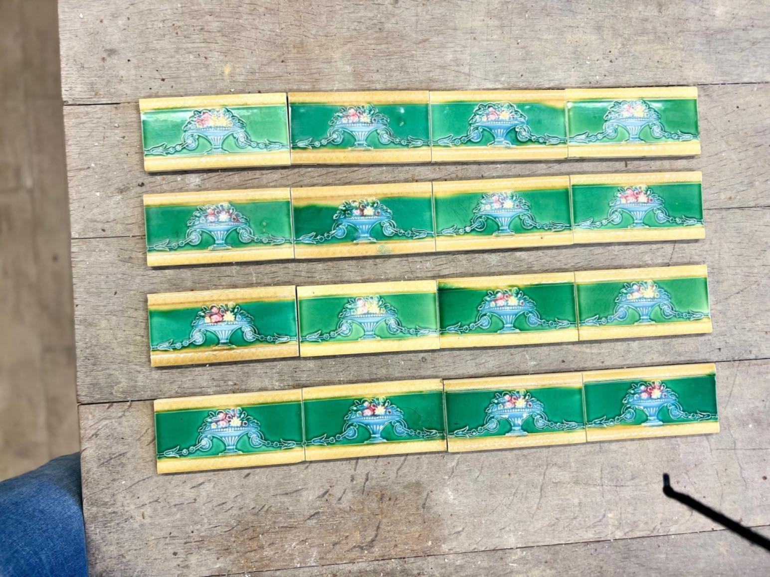 Art nouveau 1 des 42 carreaux en relief uniques d'antiquités, vers 1900 en vente