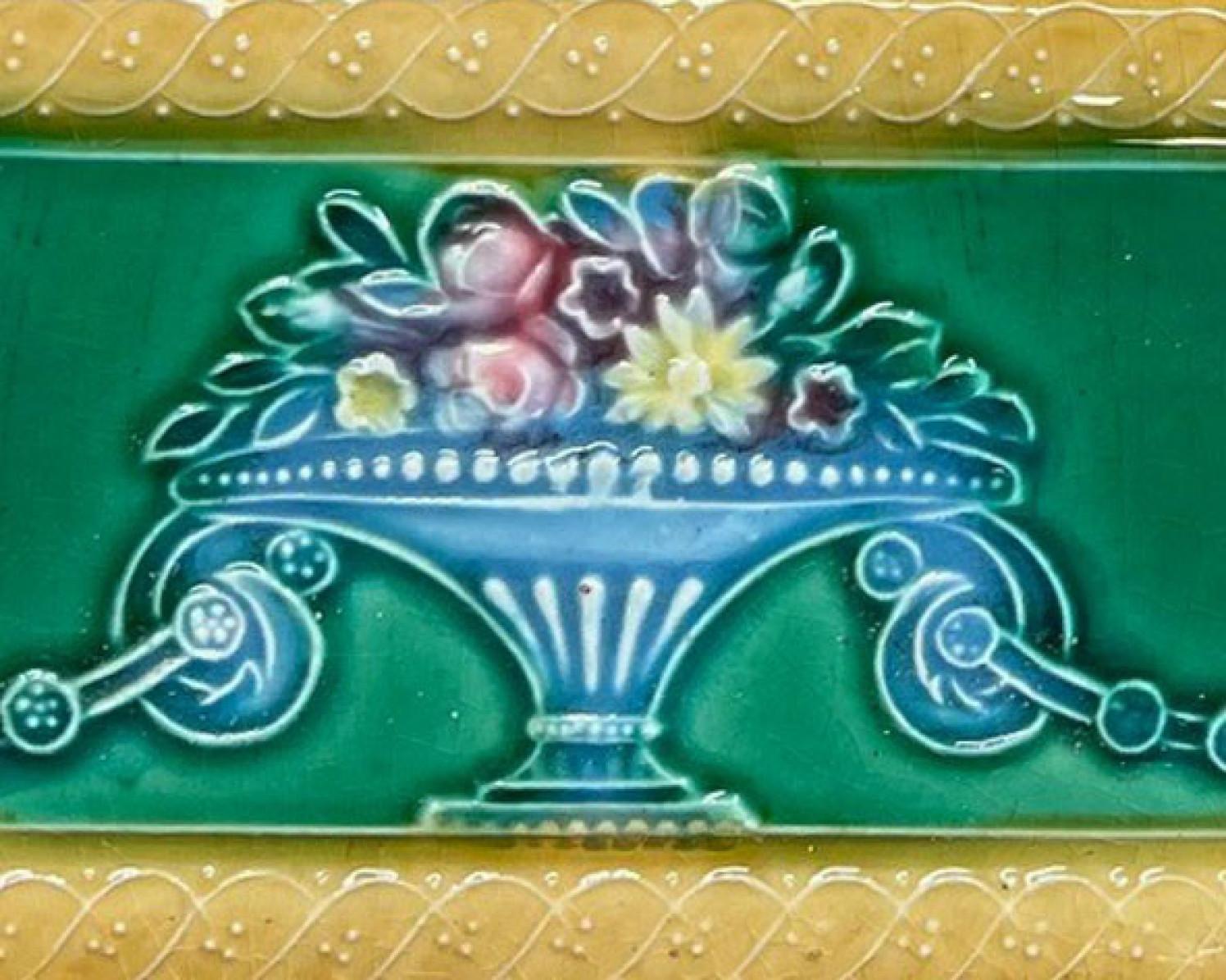 Belge 1 des 42 carreaux en relief uniques d'antiquités, vers 1900 en vente