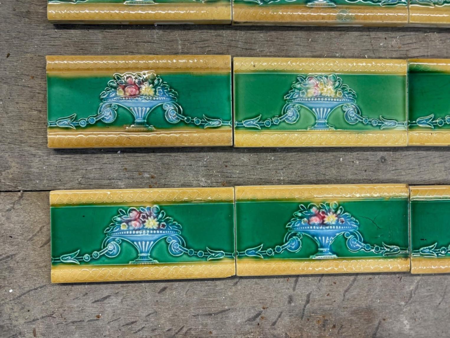 Début du 20ème siècle 1 des 42 carreaux en relief uniques d'antiquités, vers 1900 en vente