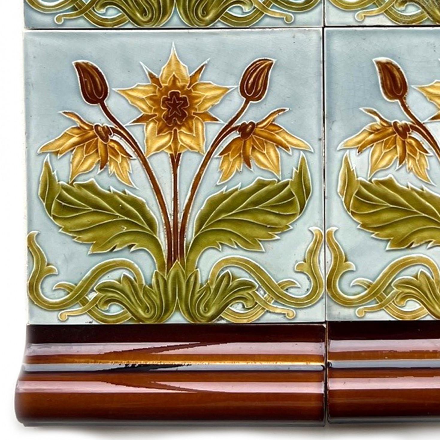 1 der 44 blauen und gelben Jugendstil-Relieffliesen, um 1920 im Angebot 3