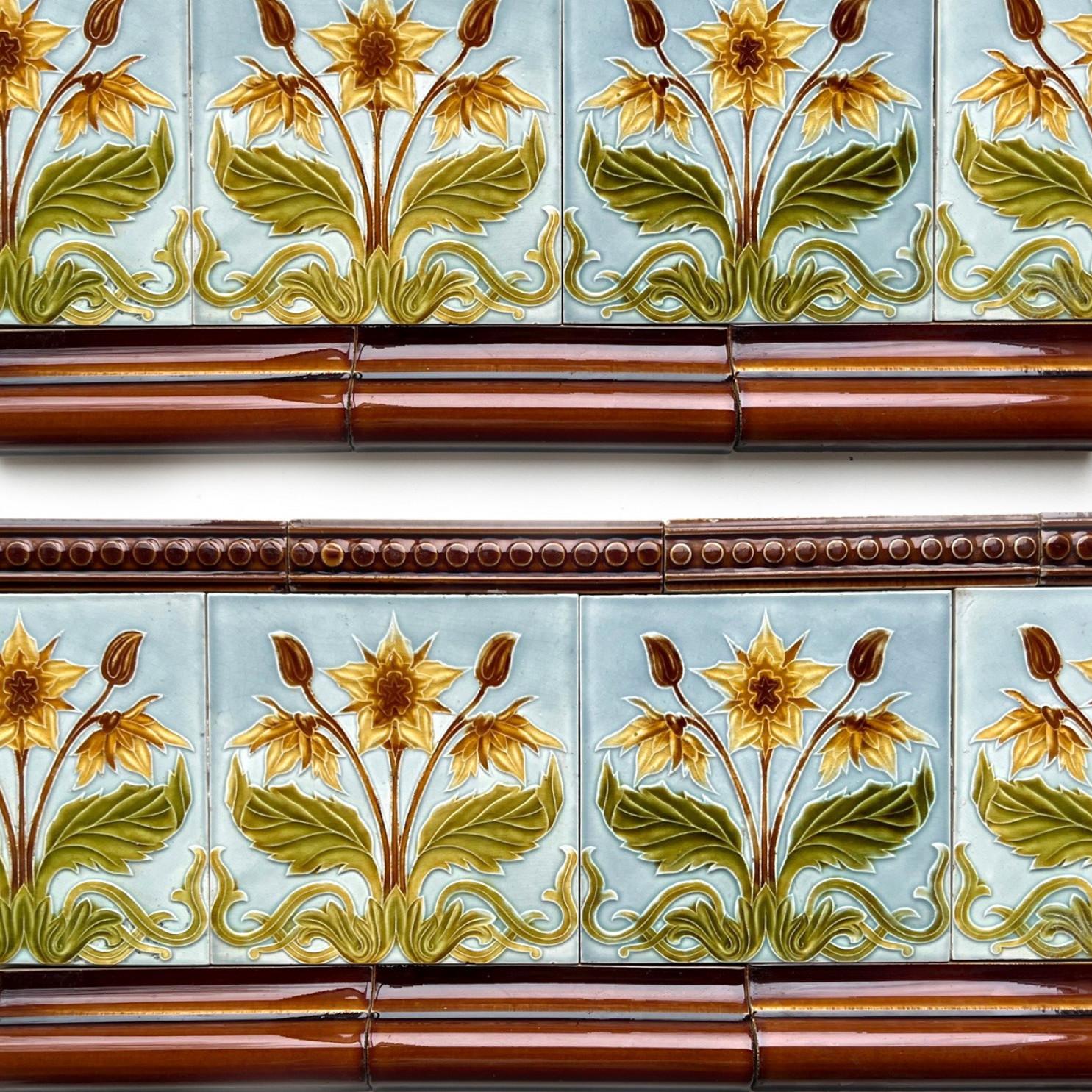 1 der 44 blauen und gelben Jugendstil-Relieffliesen, um 1920 im Angebot 5