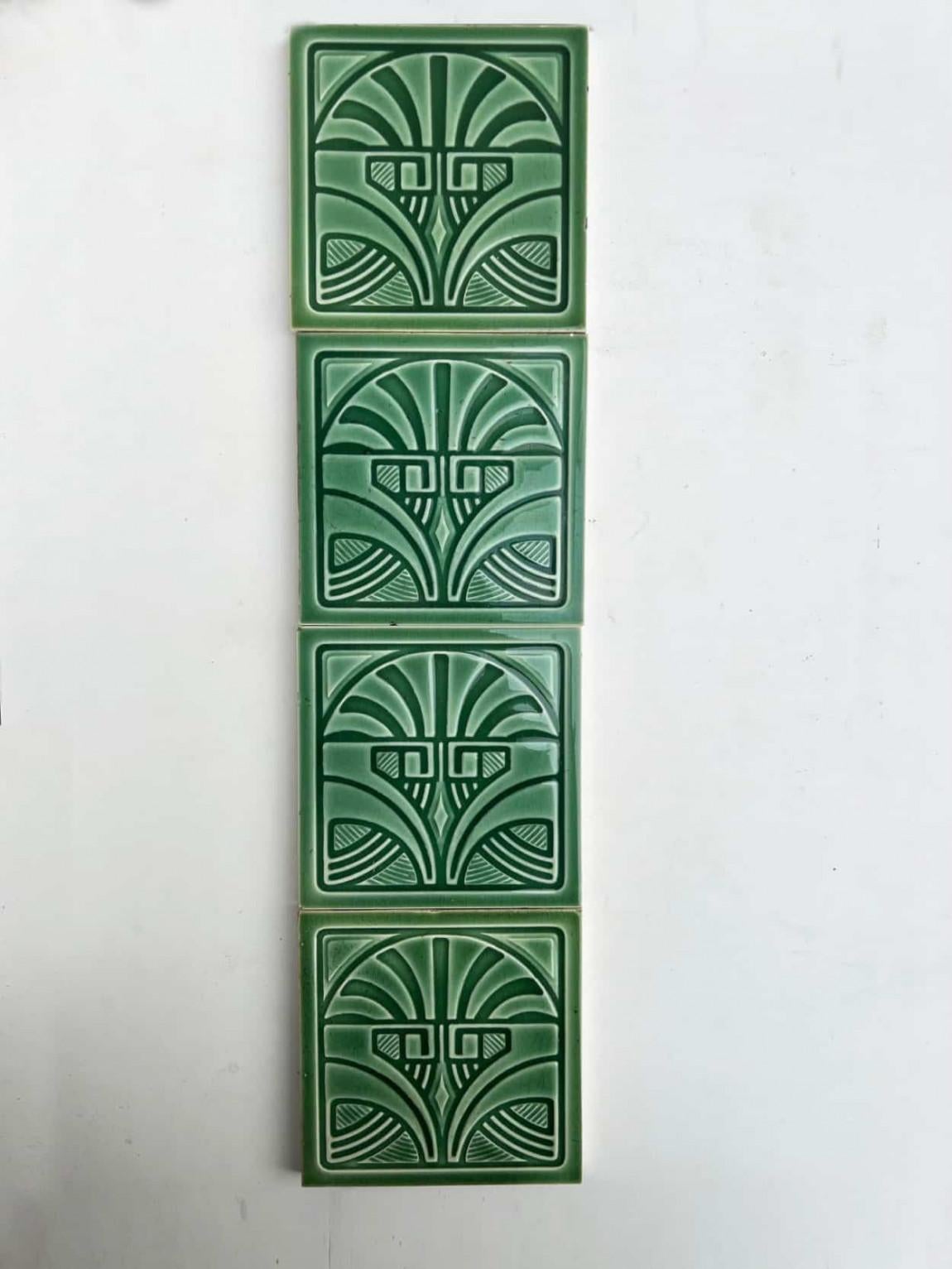 1 des 45 carreaux en relief émaillés Art Déco verts de Deutsche Steingutfabrik, années 1960 en vente 2