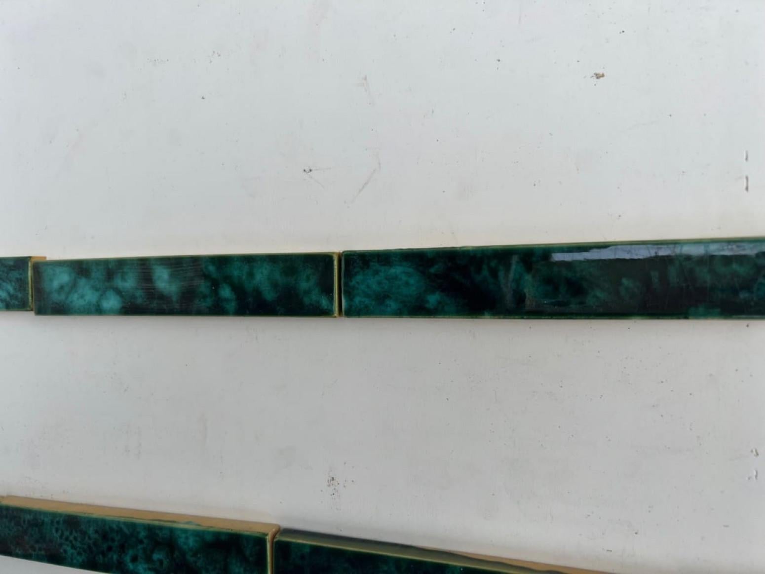 1 des 45 carreaux en relief émaillés Art Déco verts de Deutsche Steingutfabrik, années 1960 en vente 7