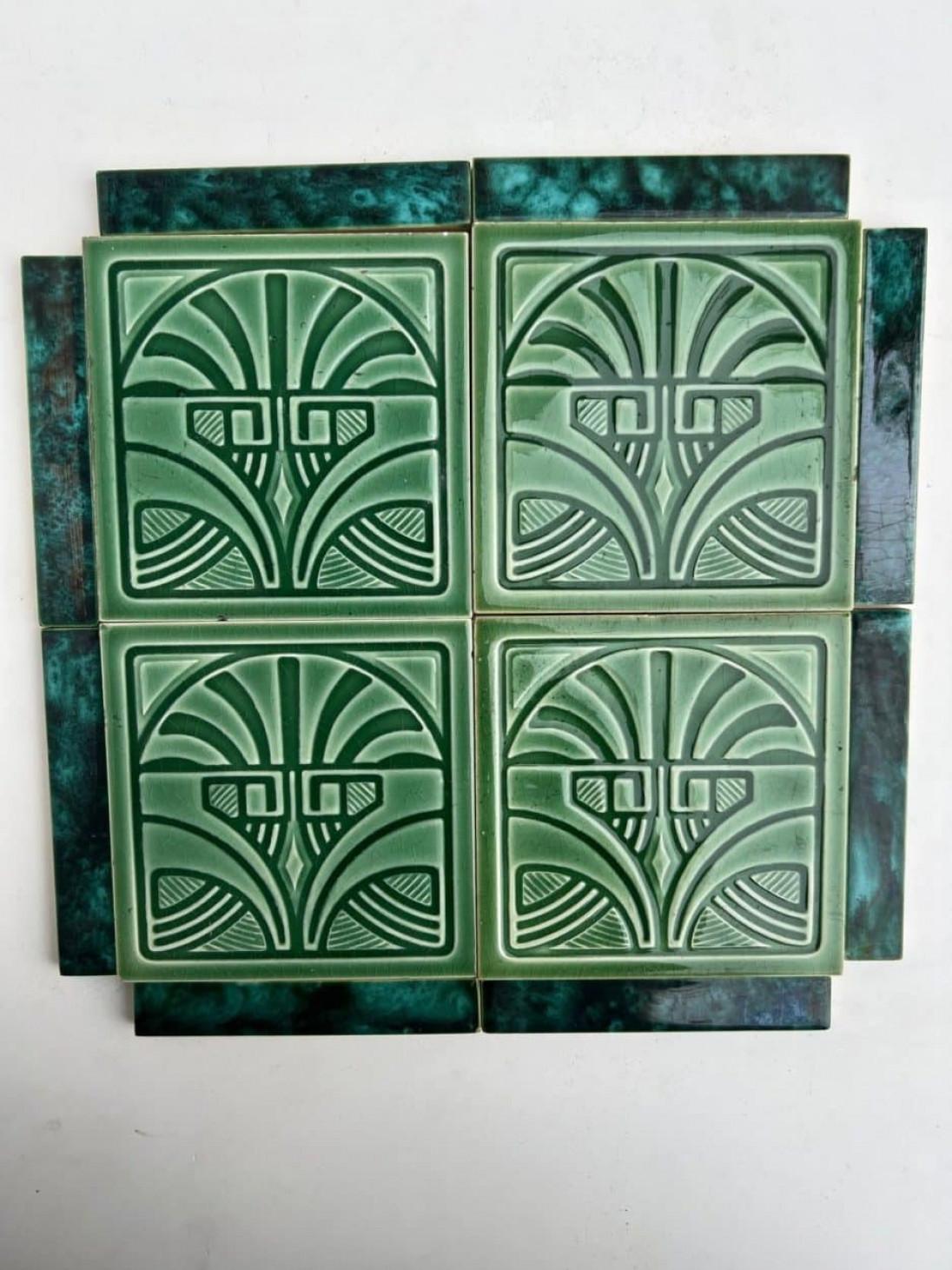 Vernissé 1 des 45 carreaux en relief émaillés Art Déco verts de Deutsche Steingutfabrik, années 1960 en vente