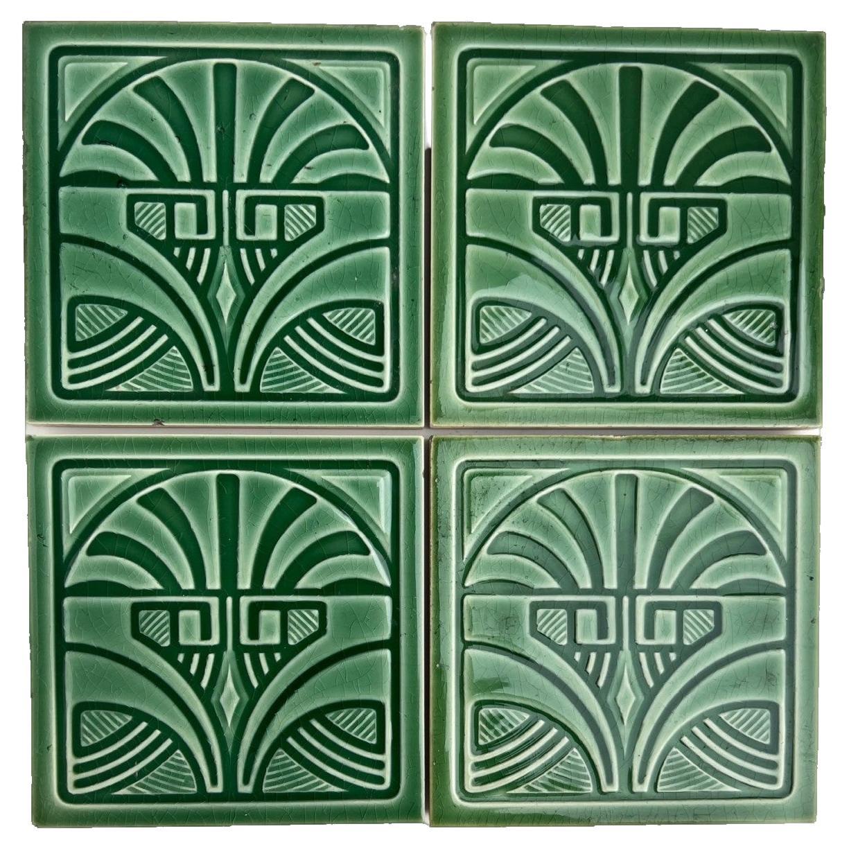 1 des 45 carreaux en relief émaillés Art Déco verts de Deutsche Steingutfabrik, années 1960