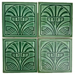 1 der 45 grünen glasierten Art-Déco-Relieffliesen der Deutsche Steingutfabrik, 1960er Jahre
