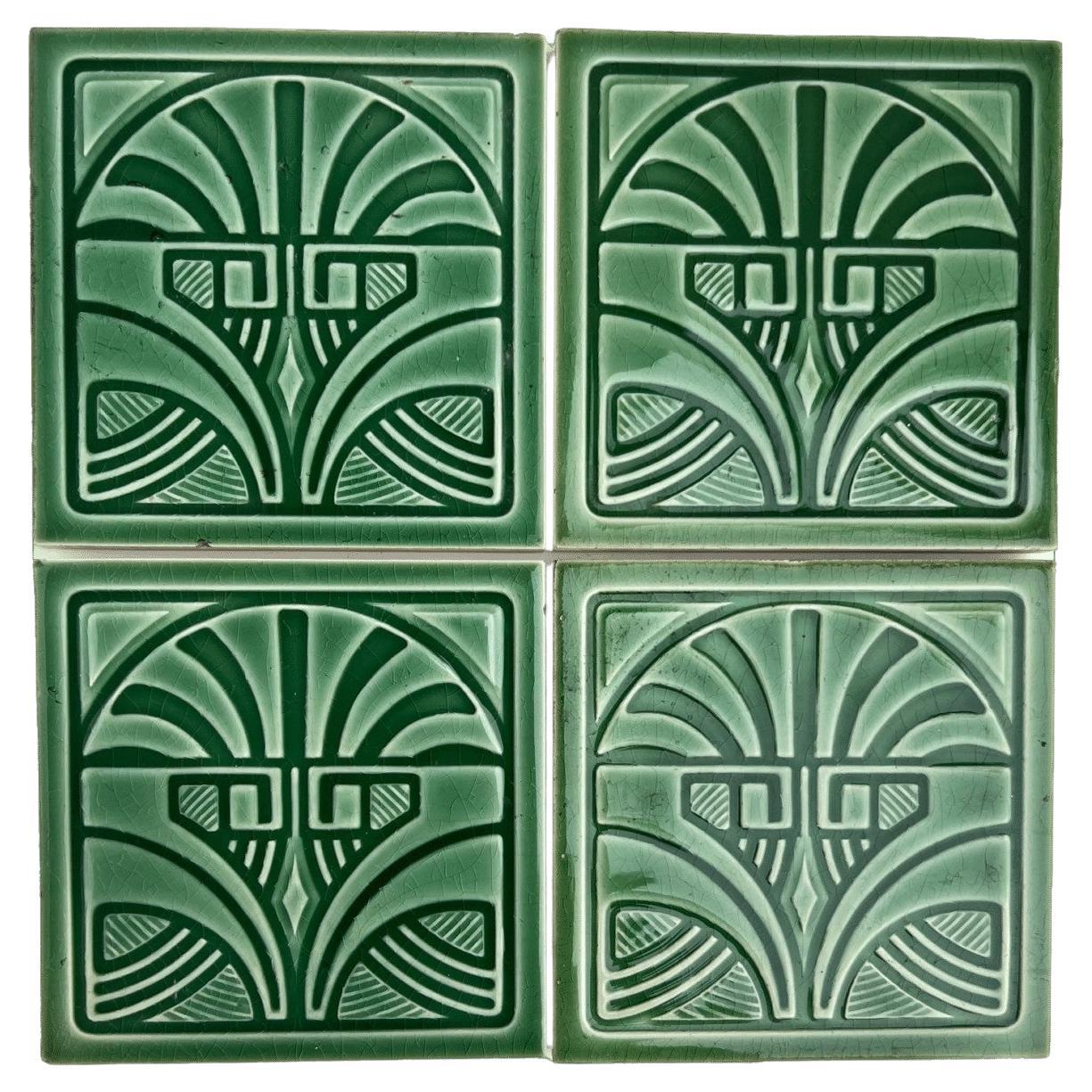 1 delle 45 piastrelle in rilievo smaltate in stile Art Deco verde della Deutsche Steingutfabrik, anni '60
