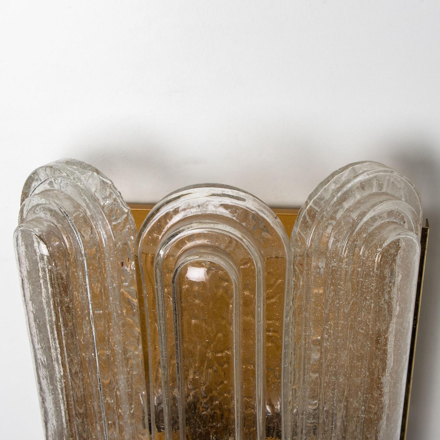 1 of the 5 Art Deco Blown Glass and Brass Wall Sconces by Doria, 1960 In Good Condition For Sale In Rijssen, NL