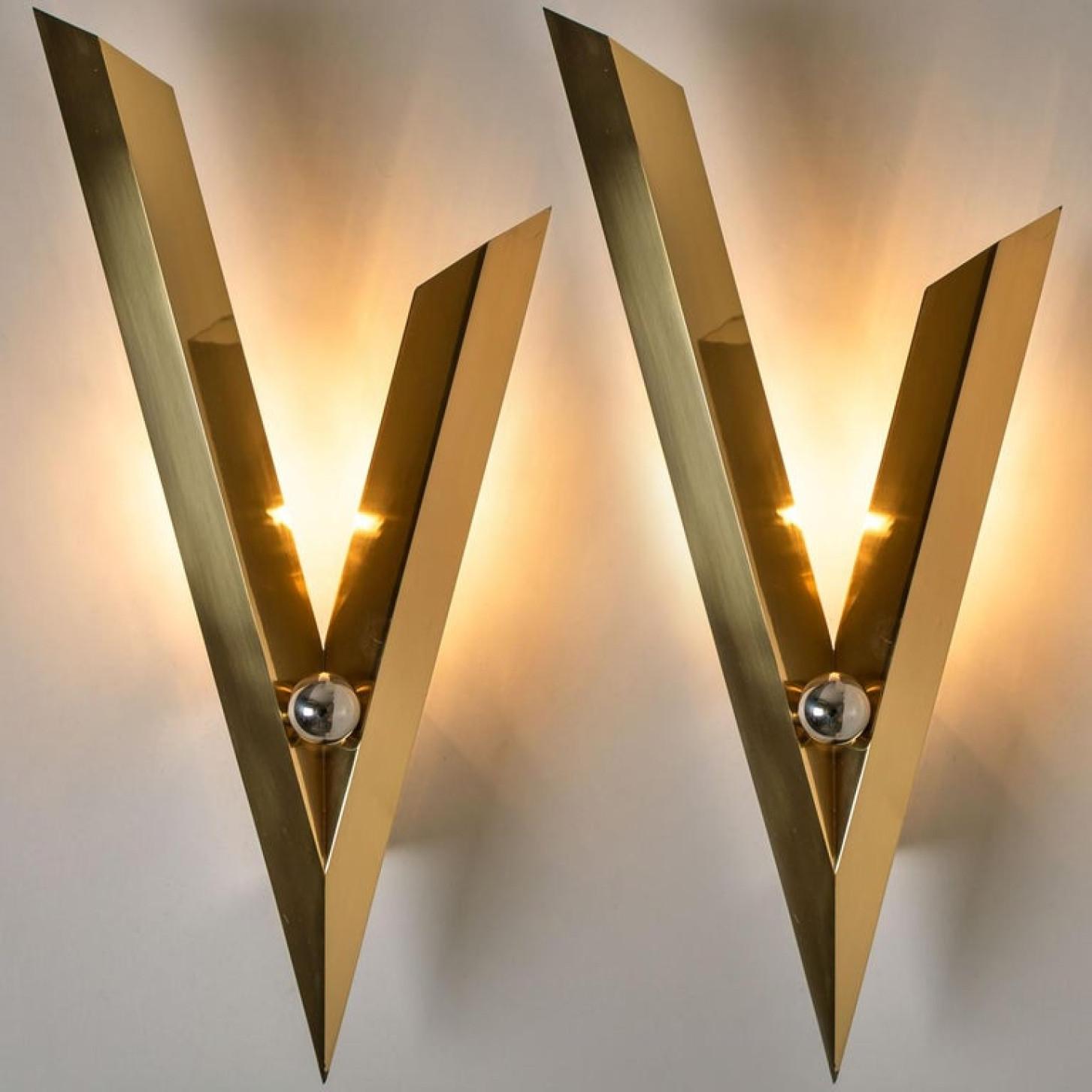 1 of the 5 Art Deco Style Solid Brass and Chrome Wall Sconces, 1980s In Good Condition For Sale In Rijssen, NL