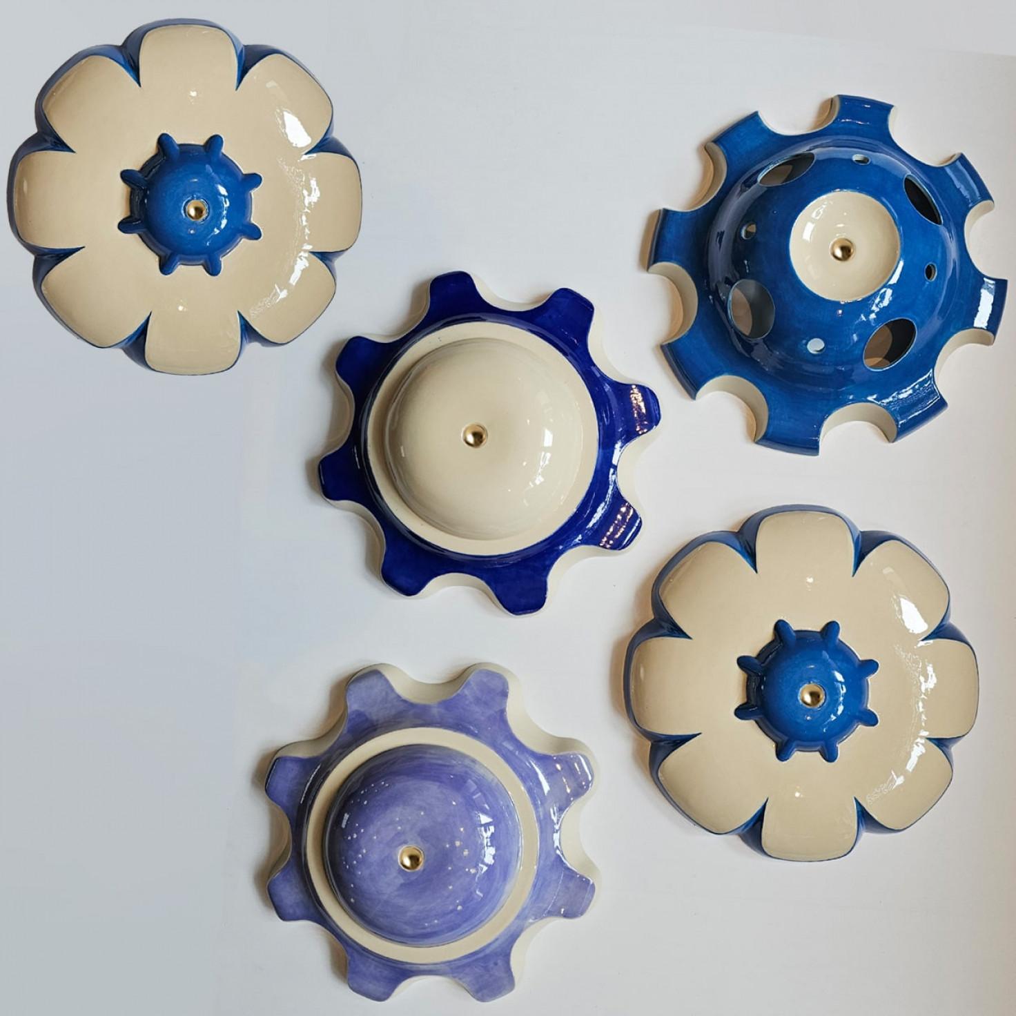 1 des 5 lampes en céramique Blue Lila, Rosettes par Jeanine Keizer, 1990 en vente 3