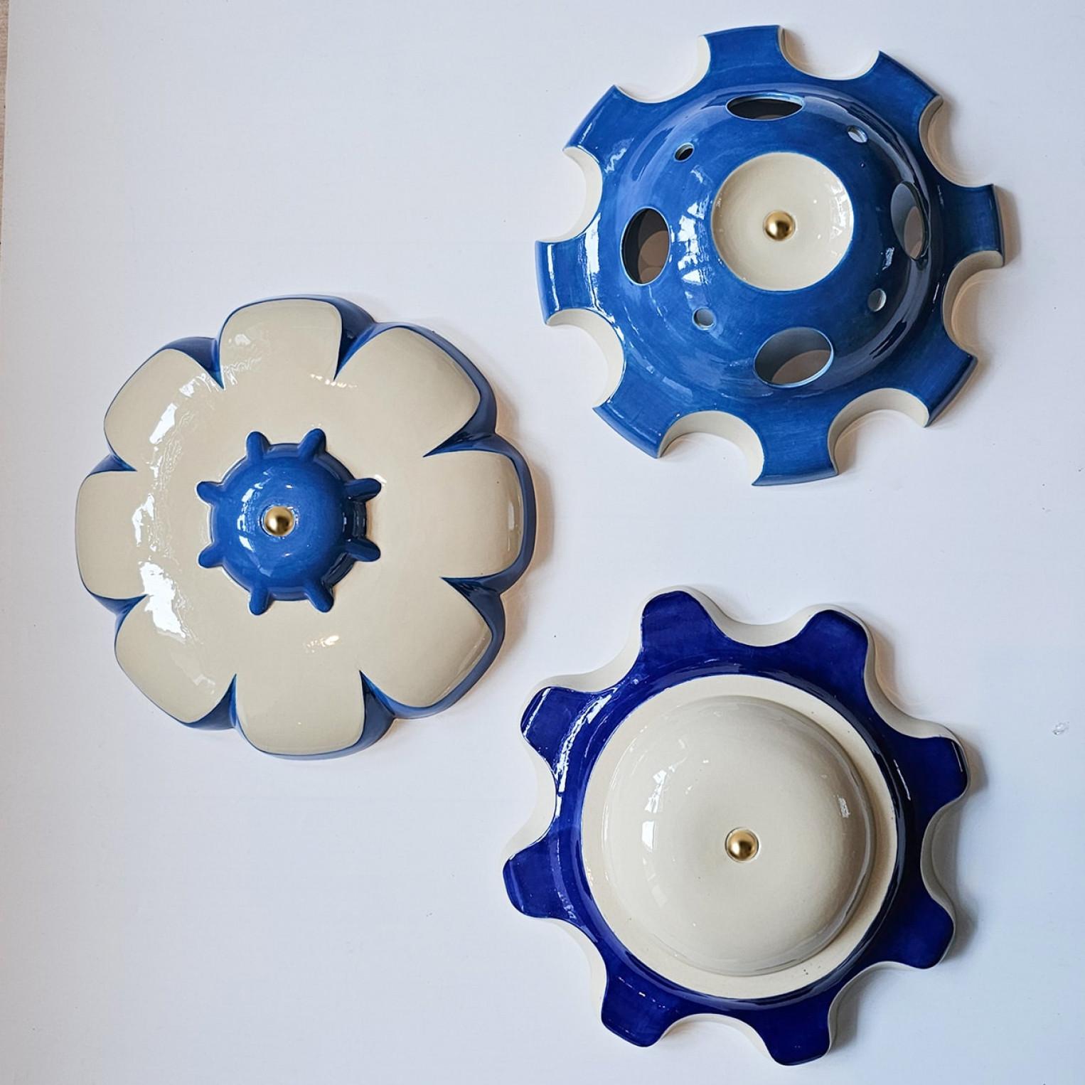 Moderne 1 des 5 lampes en céramique Blue Lila, Rosettes par Jeanine Keizer, 1990 en vente