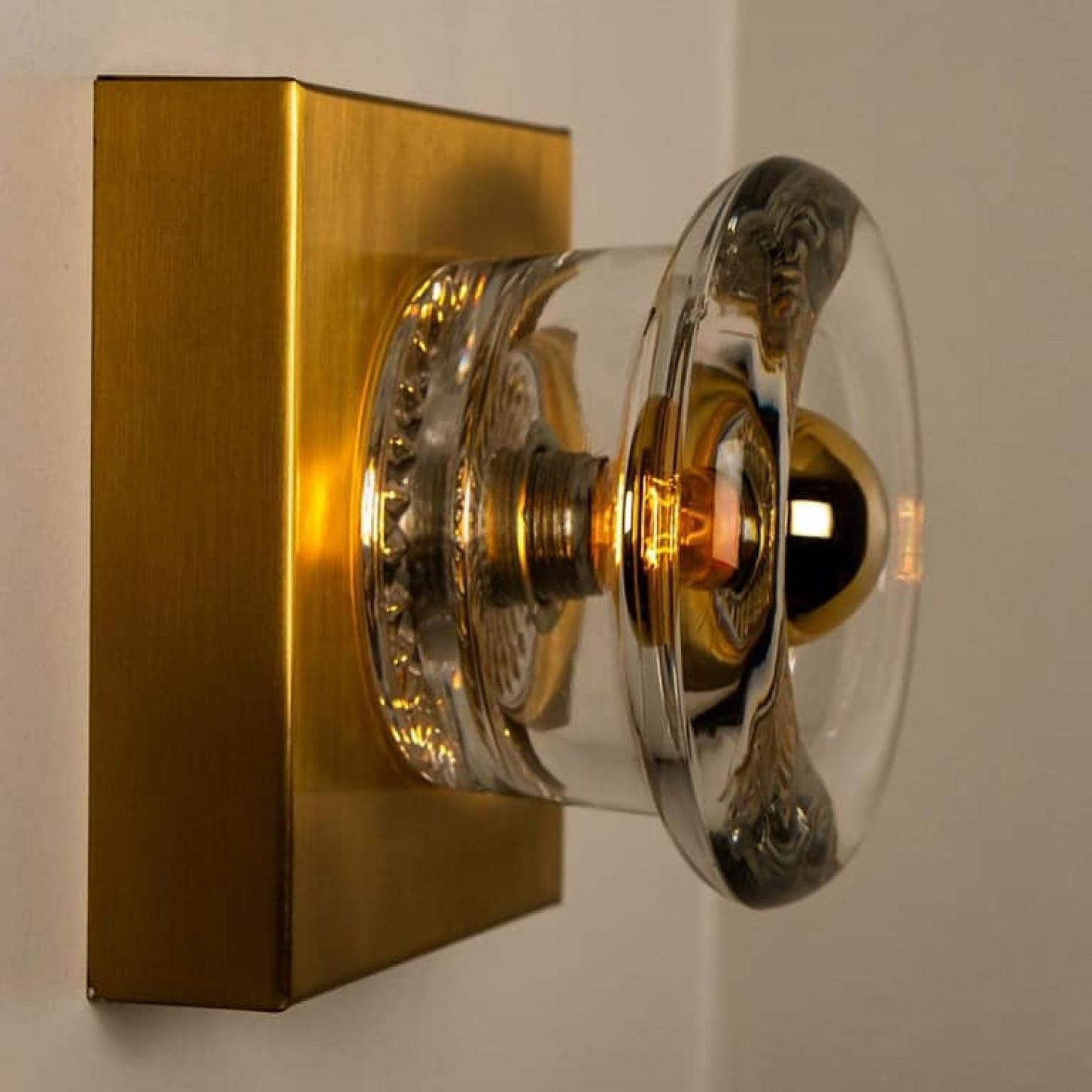 1 de los 5 Pares de Apliques de Pared de Latón Vidrio Empotrables Luces Cosack,  1970s Metal en venta