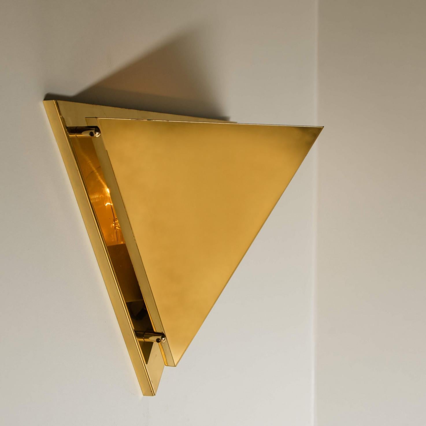 1 of the 5 Pyramid Shaped Massive Brass Wall Lamps, 1970s For Sale 4