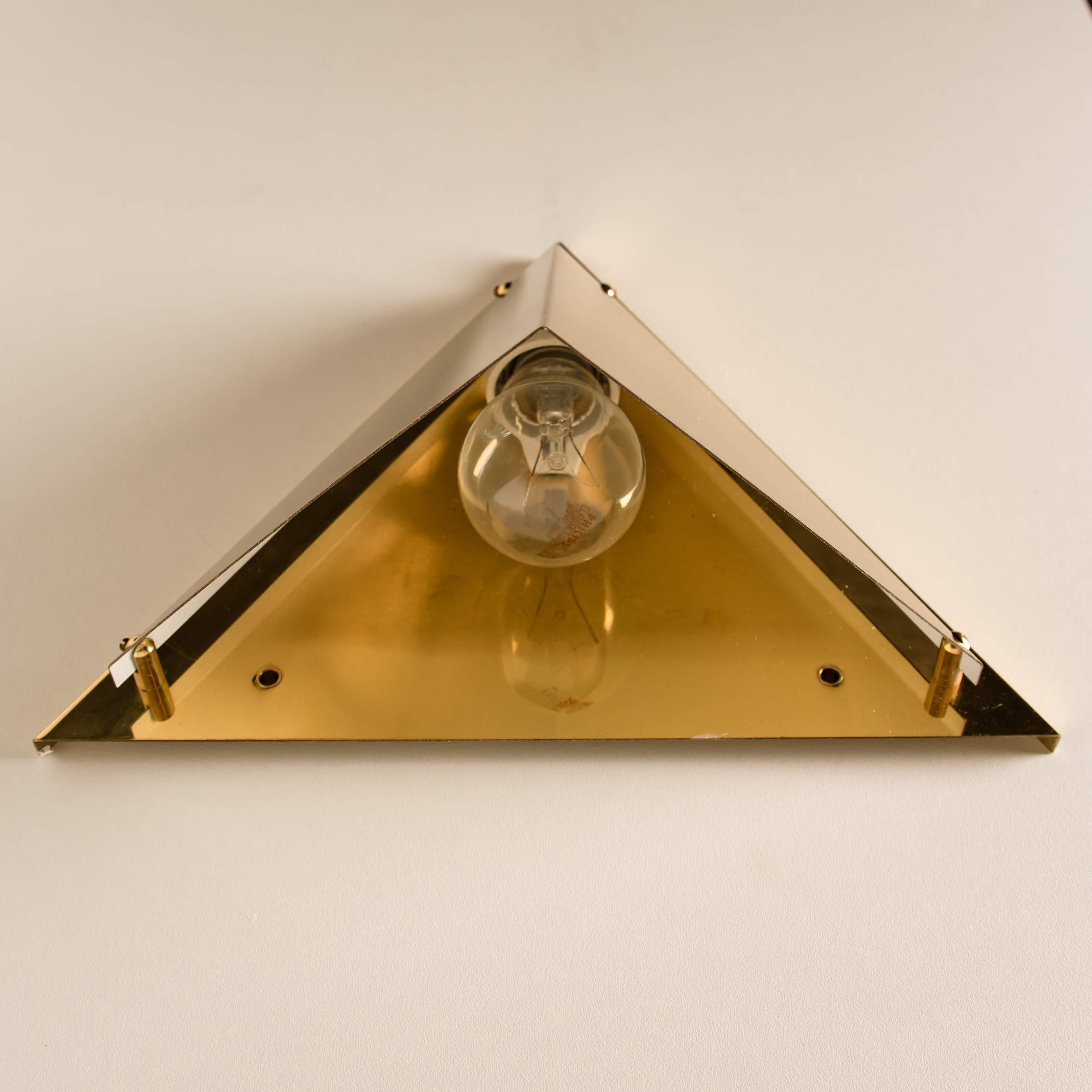 1 of the 5 Pyramid Shaped Massive Brass Wall Lamps, 1970s 4