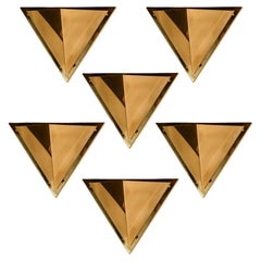 1 des 5 lampes murales en laiton massif de forme pyramidale, 1970