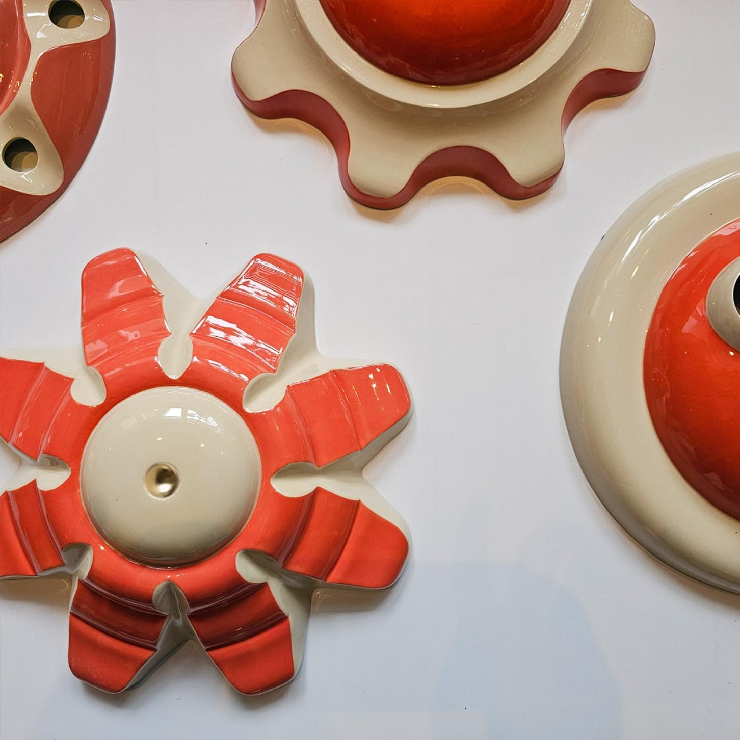 Autre 1 des 5 lampes en céramique rouge, Rosettes par Jeanine Keizer, 1990 en vente