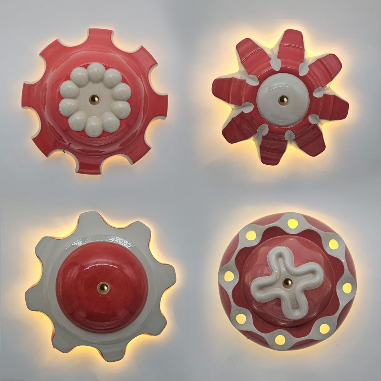 Fin du 20e siècle 1 des 5 lampes en céramique rouge, Rosettes par Jeanine Keizer, 1990 en vente