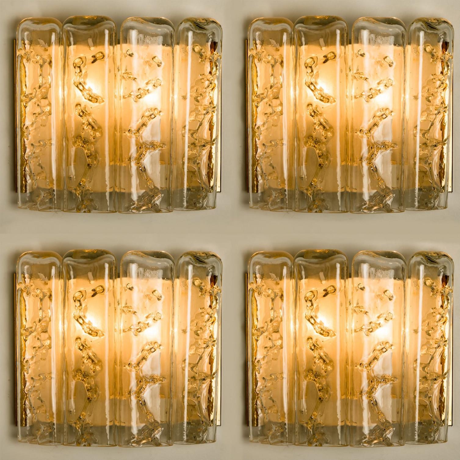 Mid-Century moderno 1 delle 5 Applique strutturate in vetro soffiato e ottone di Doria, 1960 in vendita