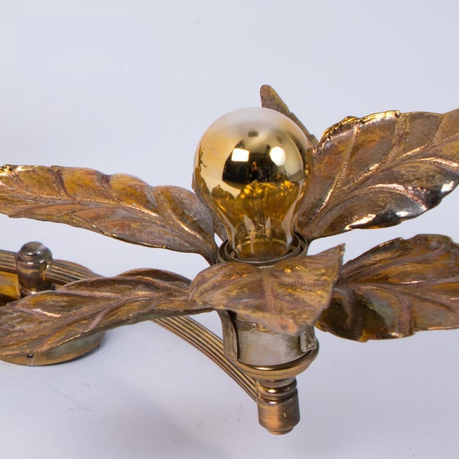 1 of the 5 Willy Daro Style Brass Double Flower Wall Lights, 1970s In Good Condition For Sale In Rijssen, NL