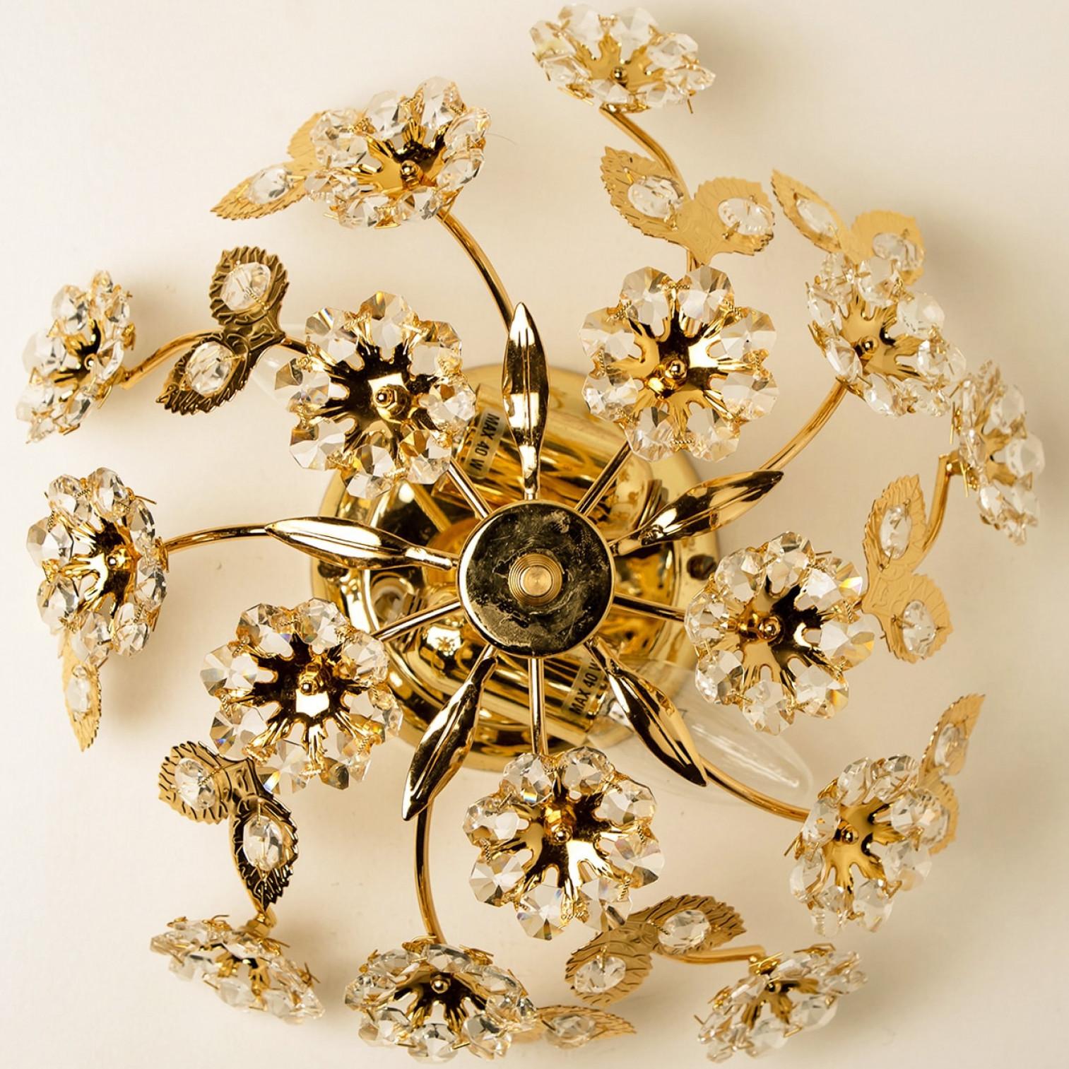 1 of the 5=several Gold-Plated Flower Wall Lights/ Flushmounts by Palwa In condizioni buone in vendita a Rijssen, NL