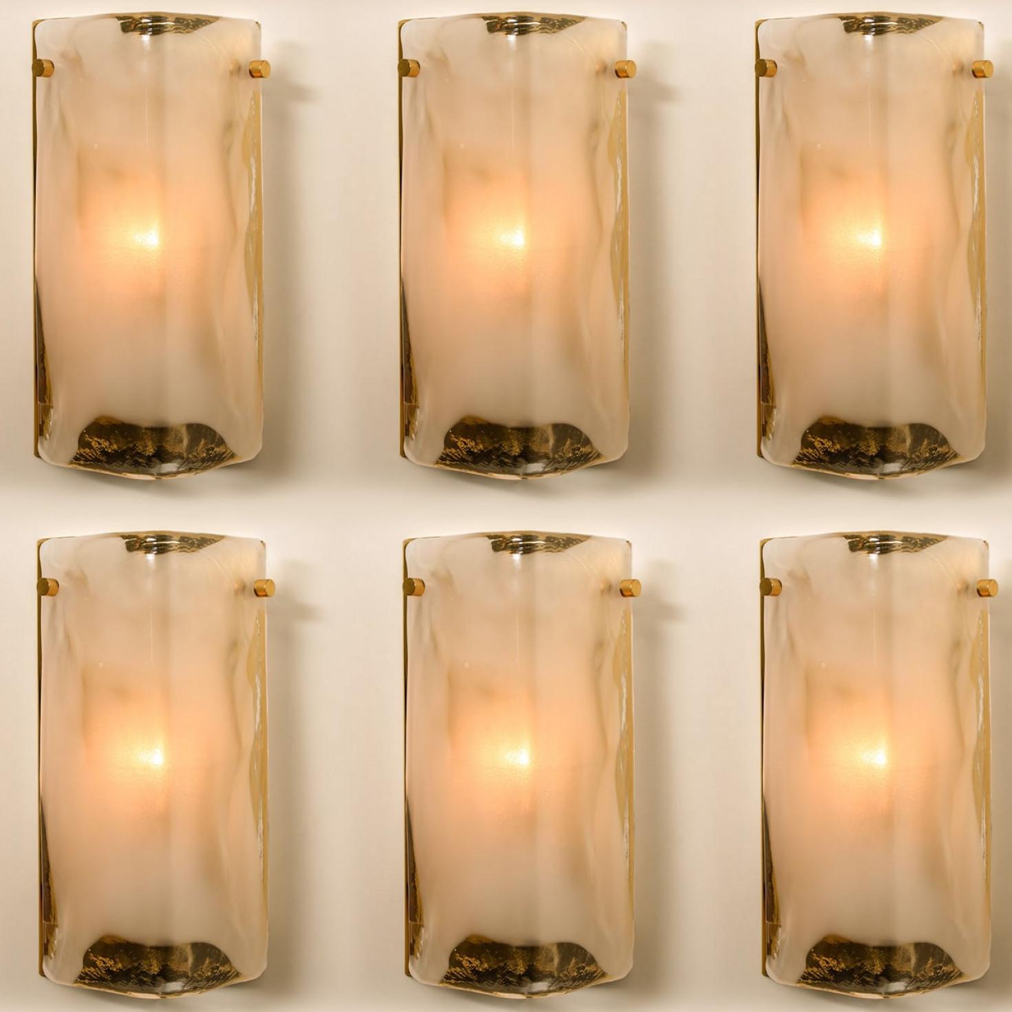 1 of the 6 Brass and Opal Clear Glass Wall Lights by J.T. Kalmar, 1960s Bon état - En vente à Rijssen, NL