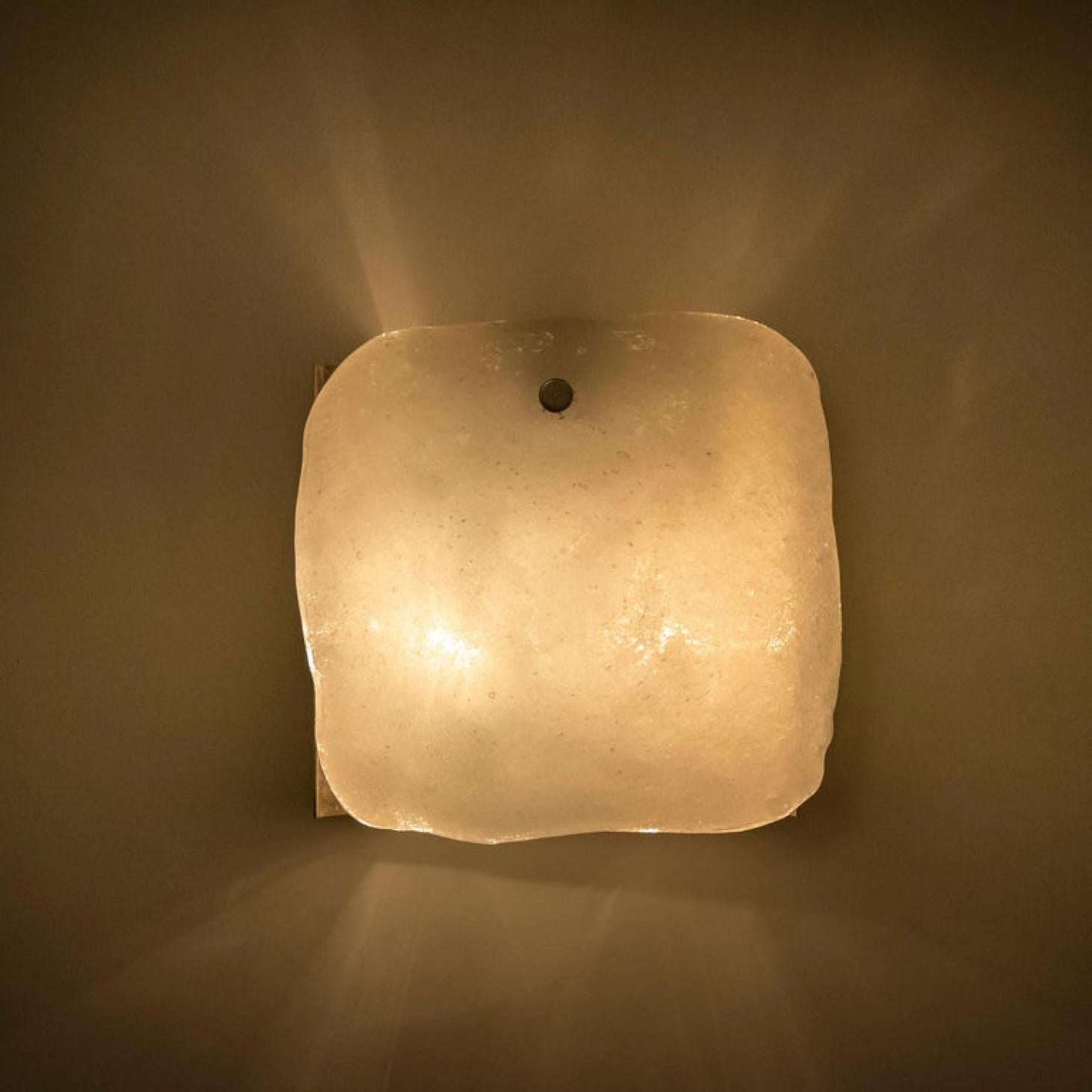 1 dei 6 apparecchi di illuminazione in vetro e ottone progettati da J.T. Kalmar, Austria, 1960 in vendita 3