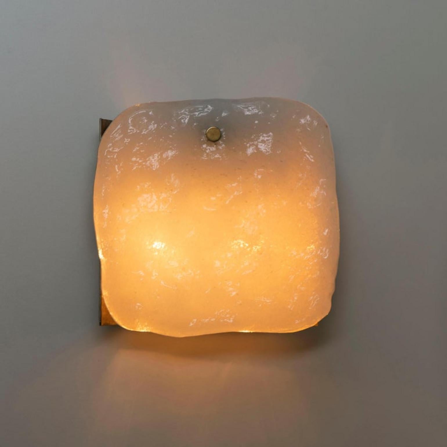 1 dei 6 apparecchi di illuminazione in vetro e ottone progettati da J.T. Kalmar, Austria, 1960 in vendita 7