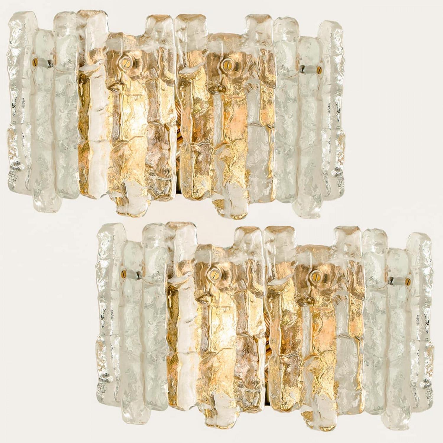 Mid-Century moderno 1 delle 6 grandi lampade da parete J.T. Kalmar. Kalmar, Austria, anni '1970 in vendita