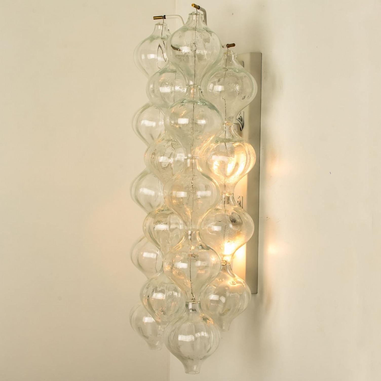 1 des 6 grandes lampes murales ou appliques Tulipan de J.T. Kalmar en vente 2